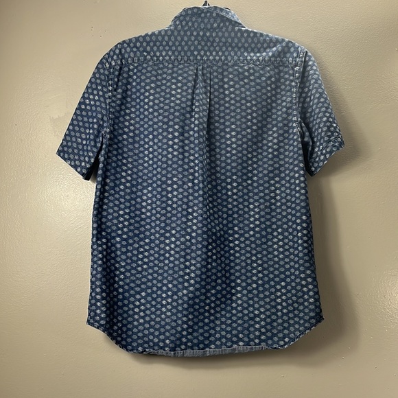 Old Navy Men's Blue & White Classic Short Sleeves Full Button-Up Shirt Size M - Picture 2 of 9
